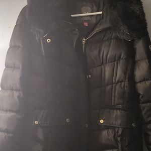 Woman's winter Vince camuto heavy puffer